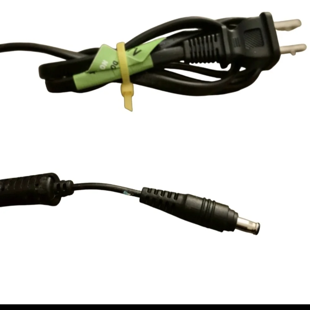 DirecTV AC Adapter Model EPS10 R4-15 12 Volt 1.5 A 18 watts 120 V 0.5 A 60 Hz